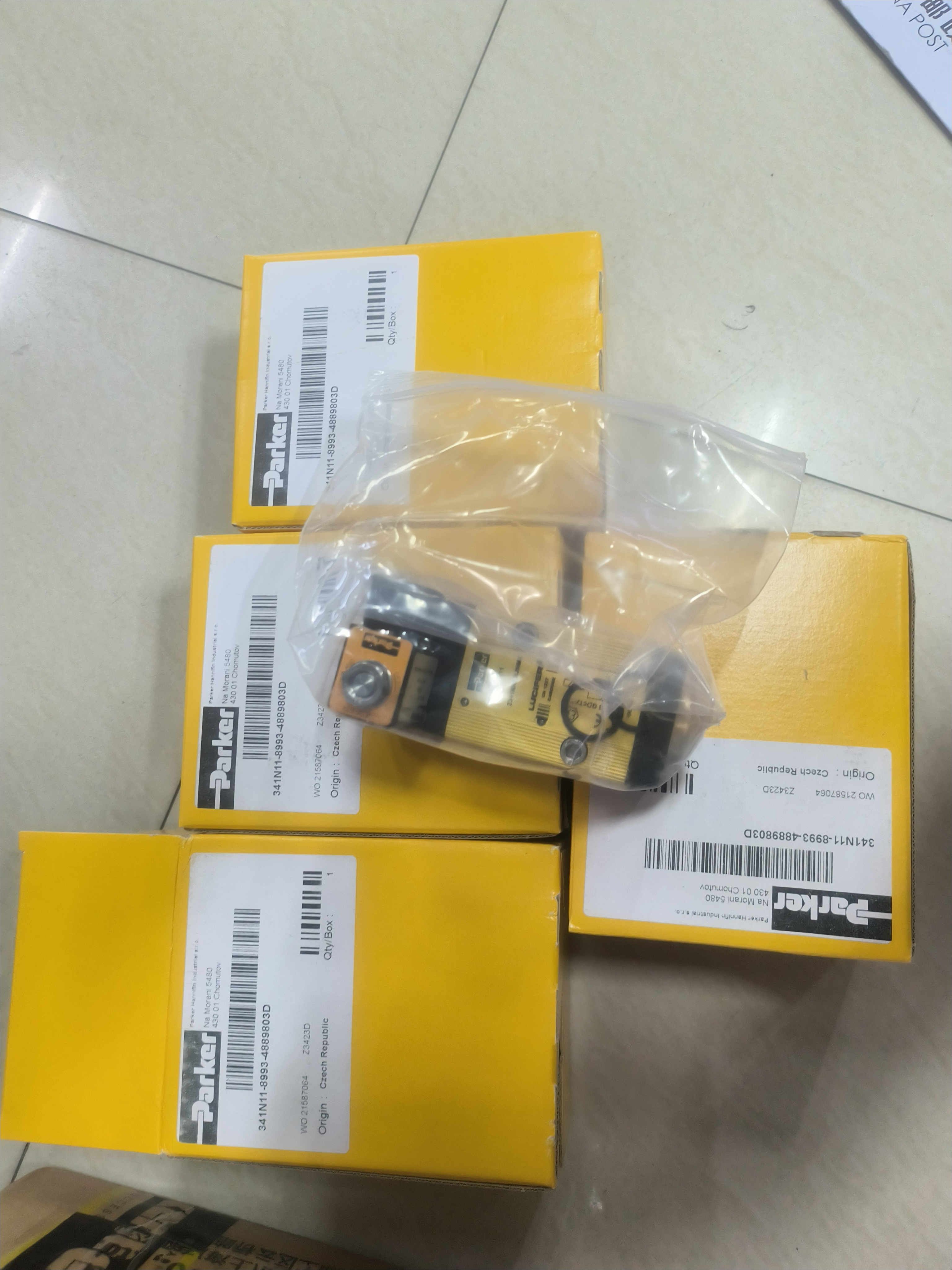 341N11-8993-4889803D   氣動電磁閥